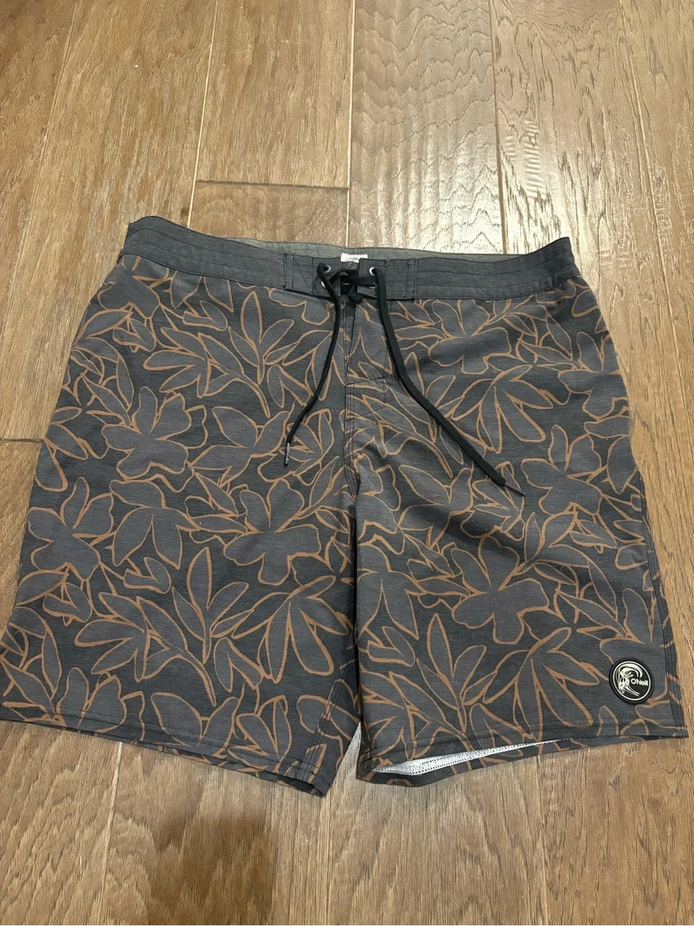 O'Neill Men's Black Swim Board Shorts with Brown Leaf Pattern size 34